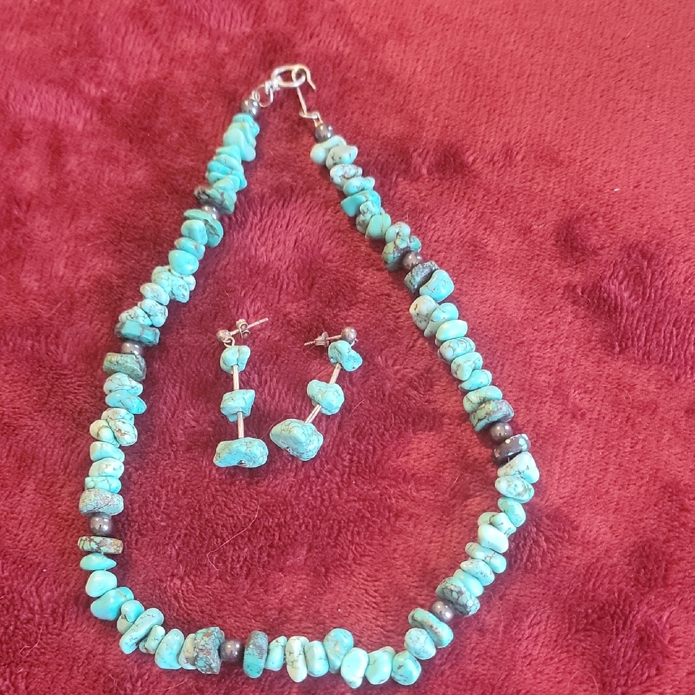 Elegant Turquoise Beaded Necklace and Earring Set